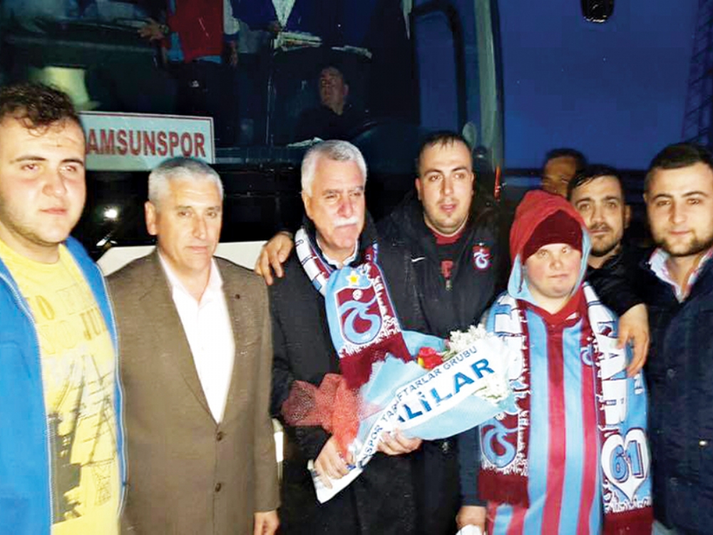 Trabzonsporlular Çiçeklerle Karşıladı