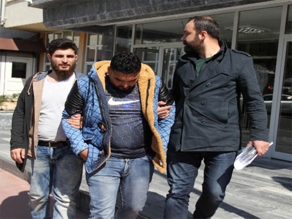 İzmir Polisinin Göçmen Ticaretinden Aradığı 2 Kişi Samsun'da Yakalandı