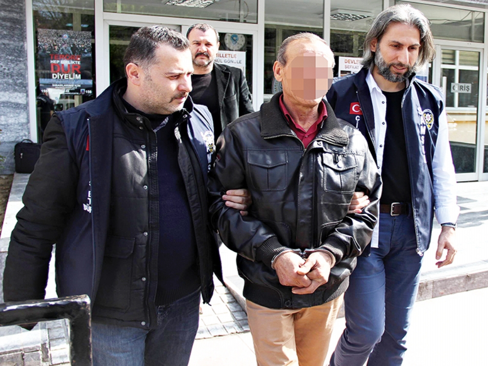 Bıçaklı Saldırgan Polisin  Takibi Sonucu Yakalandı