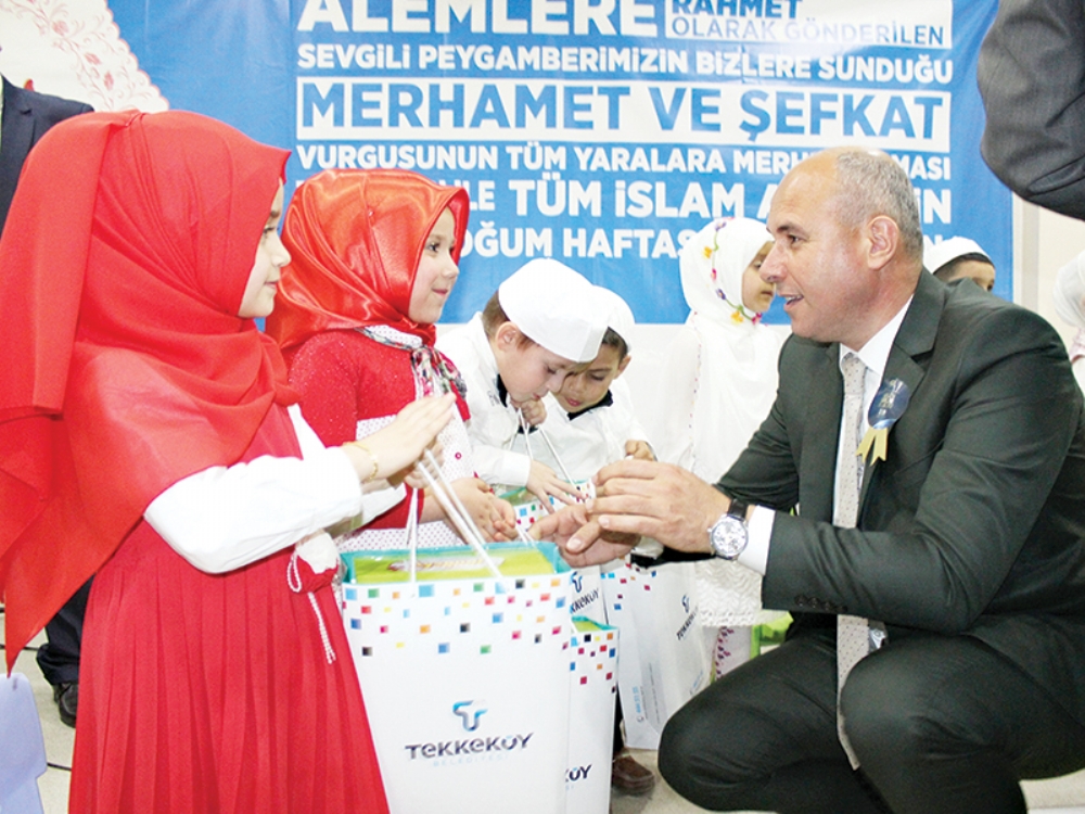 'o’nun Ahlakı Bütün Insanlığa Örnektir’