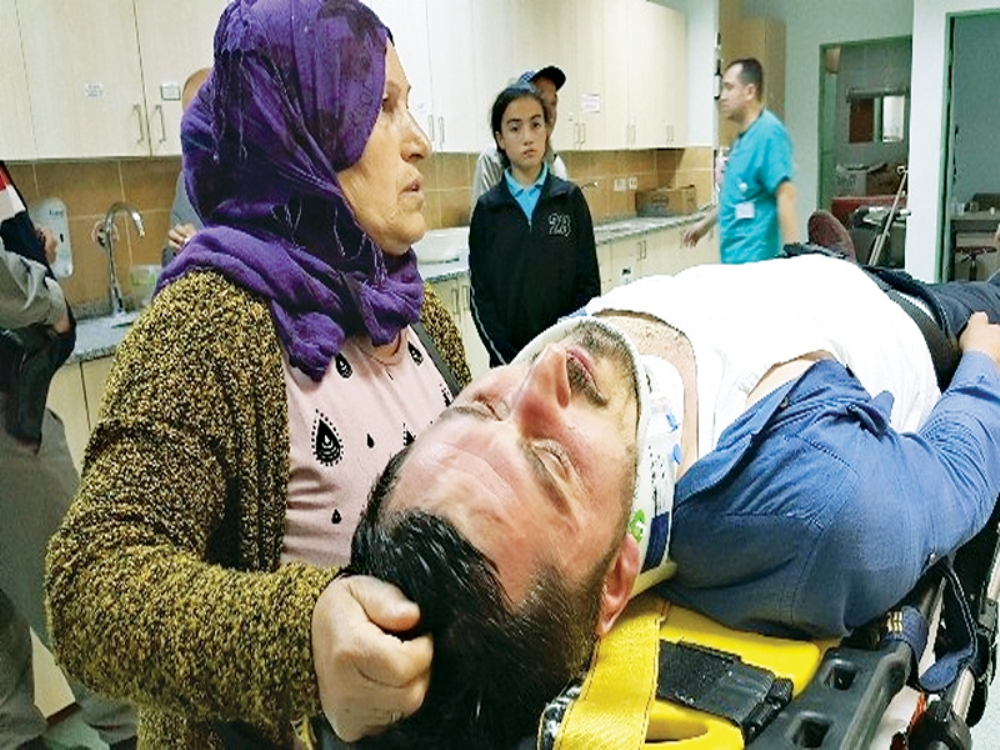 Otomobil Yoldan Çıktı: 2 Yaralı