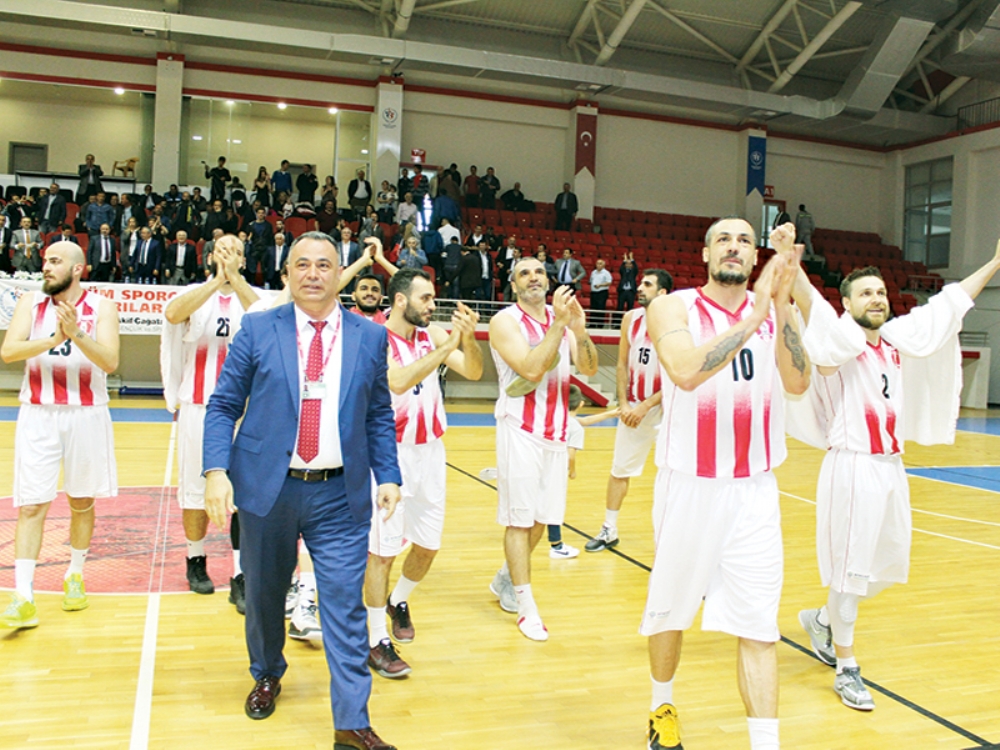 ısparta'da Bayram Sevinci 77-71