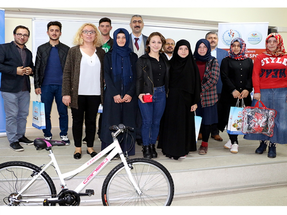 Dereceye Girenler Ödüllendirildi