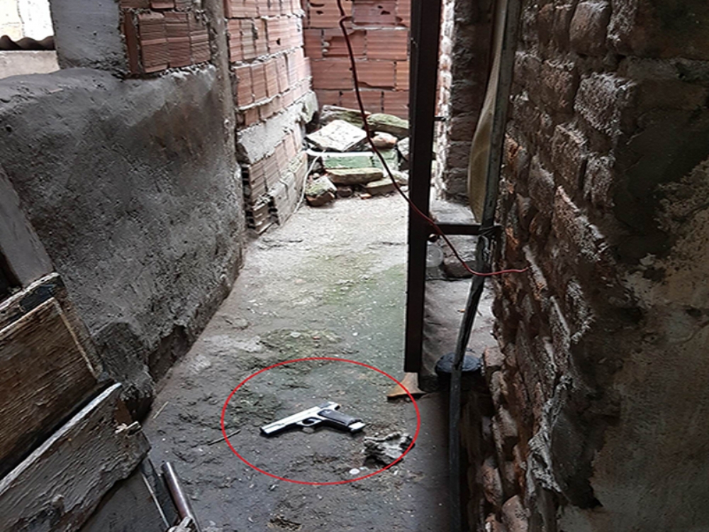 Silahı Atıp Kaçmaya Çalıştılar