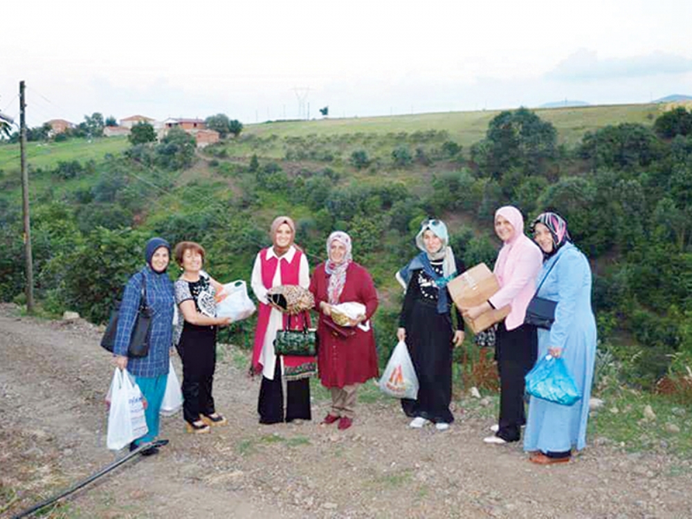 Ak Kadınlardan Anlamlı Ramazan Etkinliği: Sofranız Soframızdır