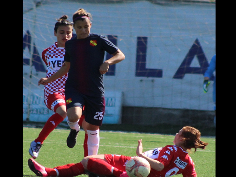 Topuklu Kramponlar Sahneye Çıkıyor