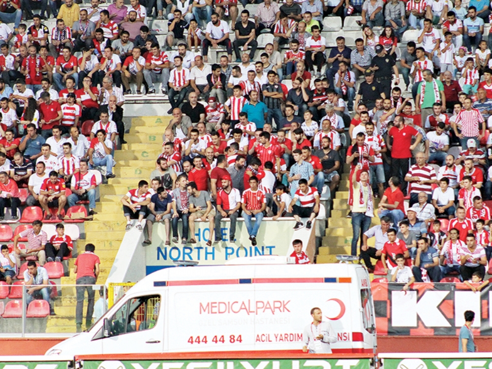 Hastane Yerine Tribüne Gitti