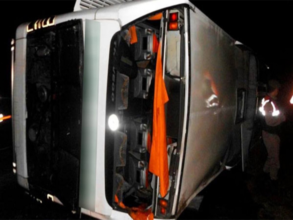 Yolcu Otobüsü Devrildi: 15 Yaralı