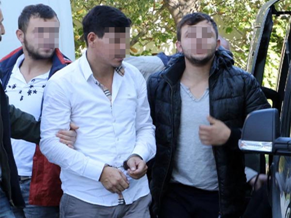 Silahların Ateşlendiği Yan Bakma Kavgasında 4 Gözaltı