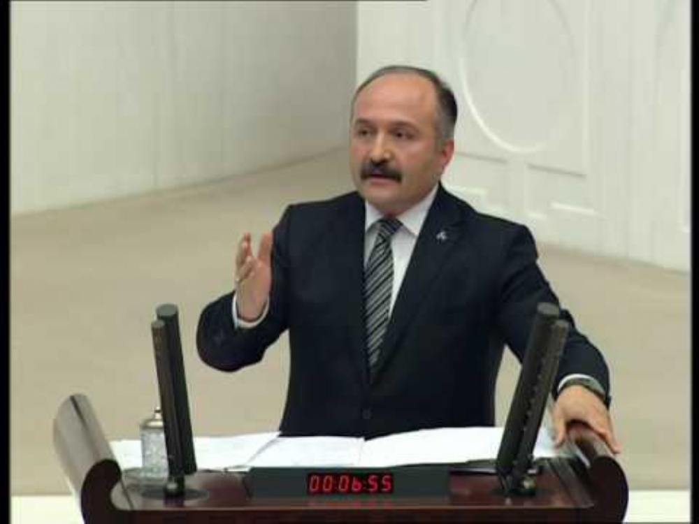 Oktay Vural'ın Koltuğuna Oturdu