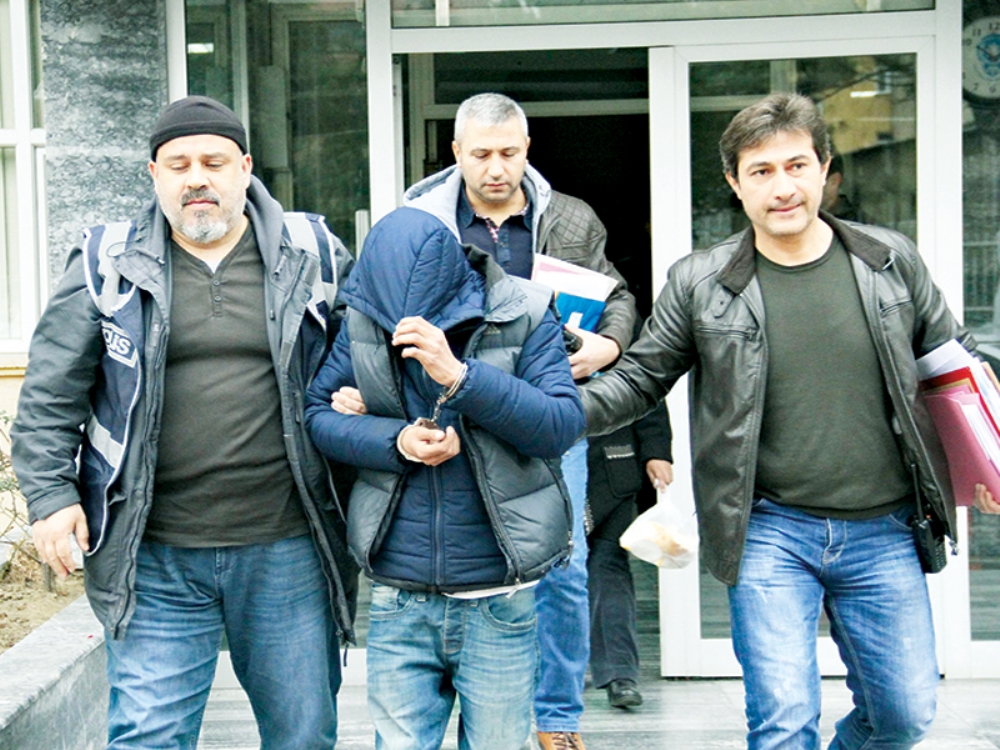 3 Kadının Telefonunu Çaldı