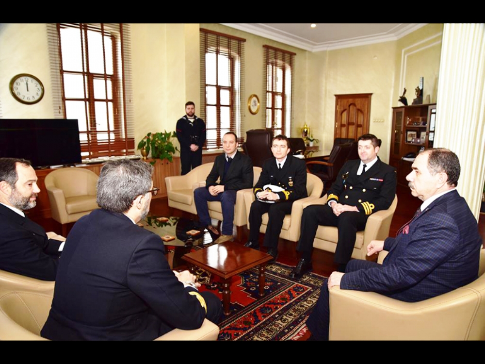 Komutanlar Büyükşehir'de