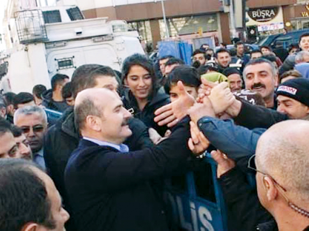İçişleri Bakanı Soylu'ya Diyarbakır'da Sevgi Seli