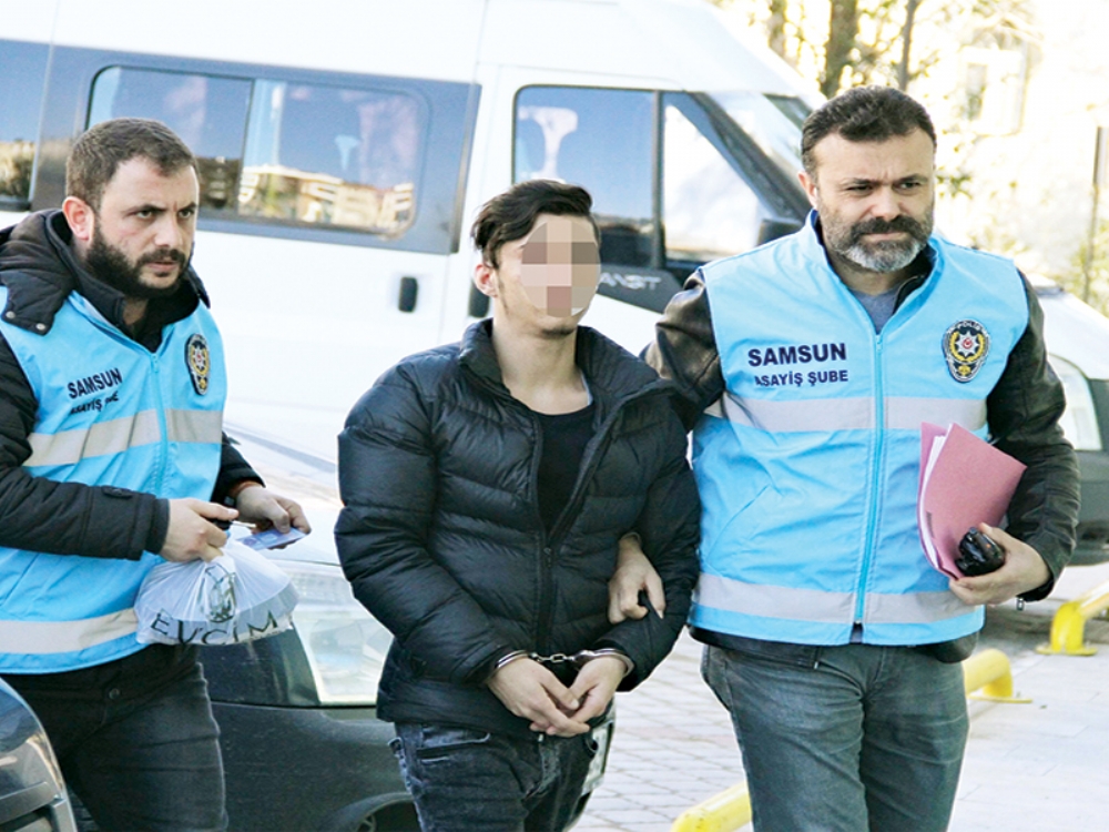 Tüfekle Ateş Açıp Yanlış Kişiyi Vurdu