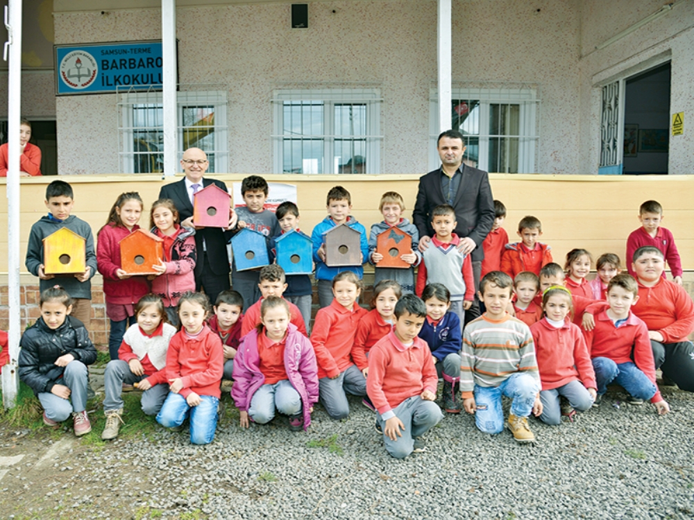 Terme’de Ağaçlara Kuş Yuvası Asıldı