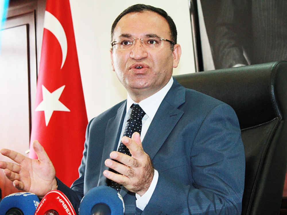 Bozdağ: Terörist Başı Gülen Kaçmak Için...