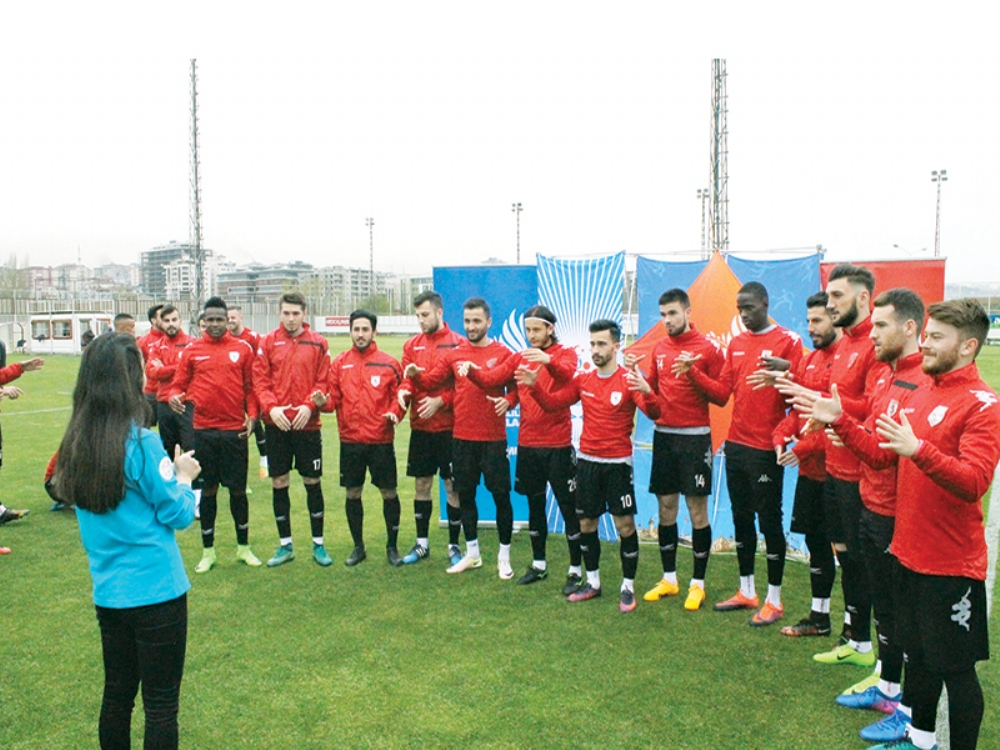 Futbolculara Işaret Dili Dersi