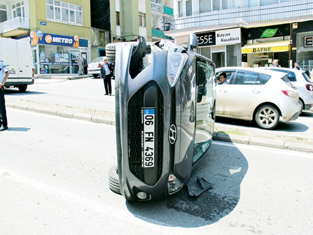 Araç Yan Yattı