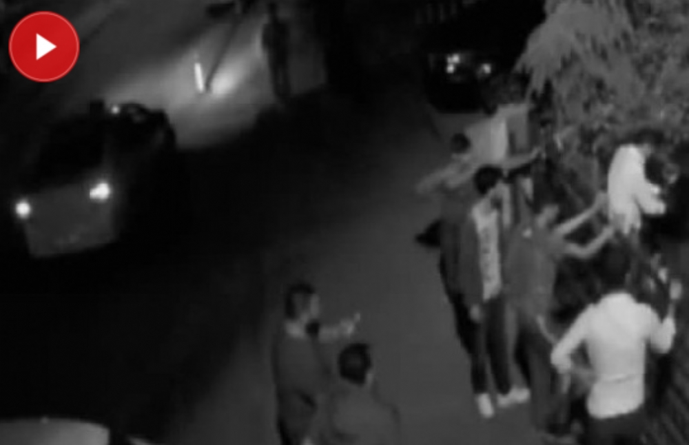 Hırsızları Önce Tekme Tokat Dövdüler, Sonra Polise Teslim Ettiler