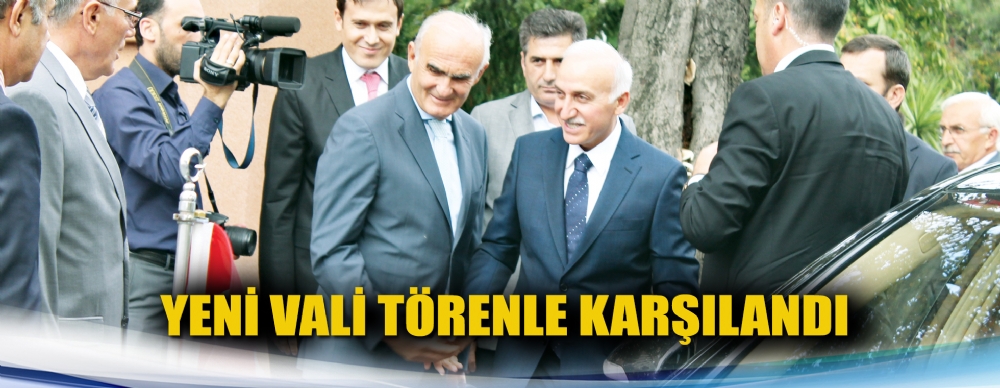 Yeni Valiyi Karşılama Kuyruğu