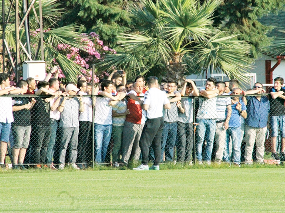 Taraftar Yalnız Bırakmadı