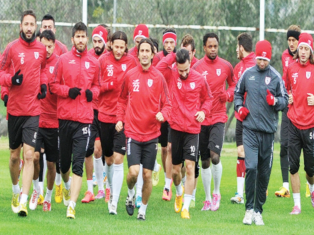 Hazırlıklar Moralsiz Sürüyor