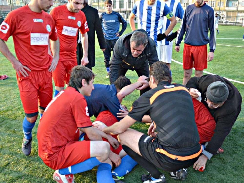 Maçta Dilini Yutan Futbolcu Ölümden Döndü