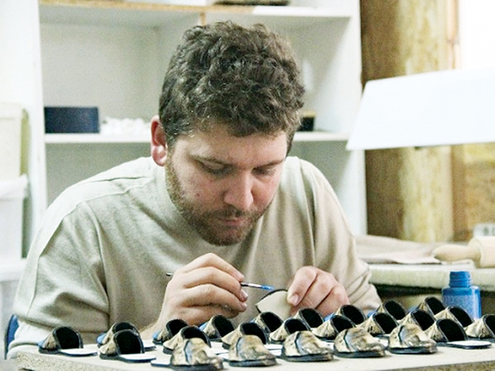 Seramik Sanatıyla Ekmeğini Kazanıyor