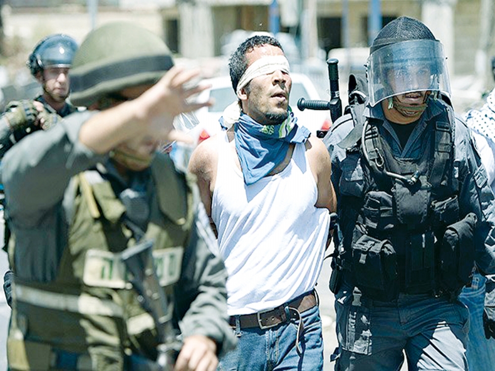 ısrail 10 Filistinliyi Gözaltına Aldı