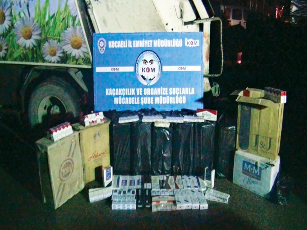 Çöp Kamyonundan 98 Bin 500 Paket Kaçak Sigara Çıktı