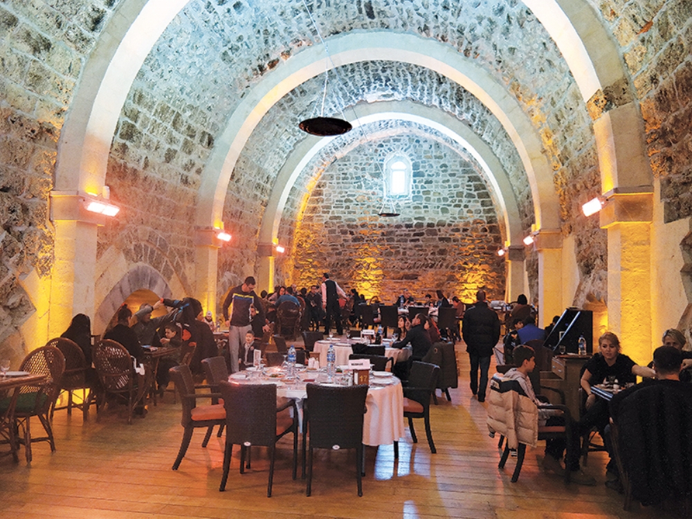 Çakallı Hanı Ziyaretçi Akınına Uğruyor