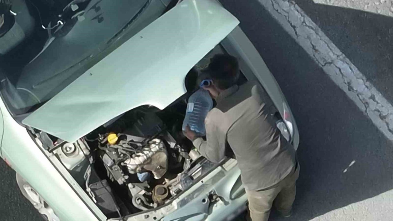 Aracı arızalanmış gibi davranan ehliyetsiz sürücü polisin dronlu takibi ile yakalandı