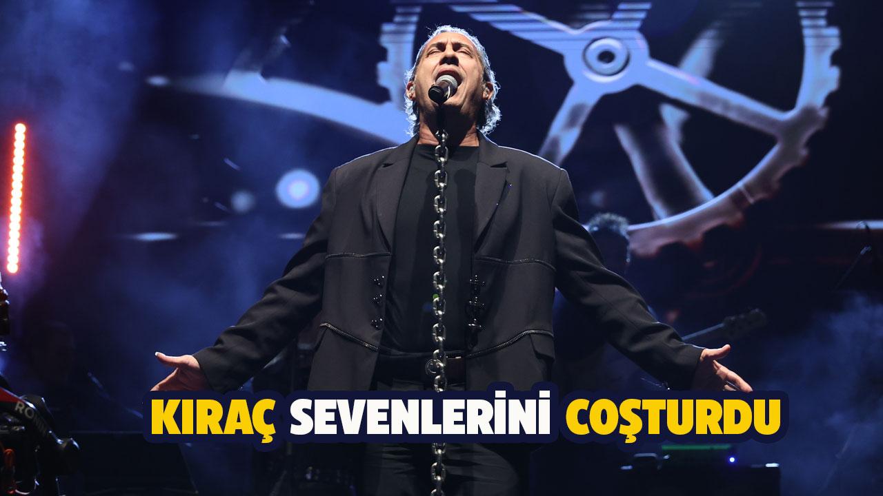 Kıraç verdiği konserle sevenlerini coşturdu