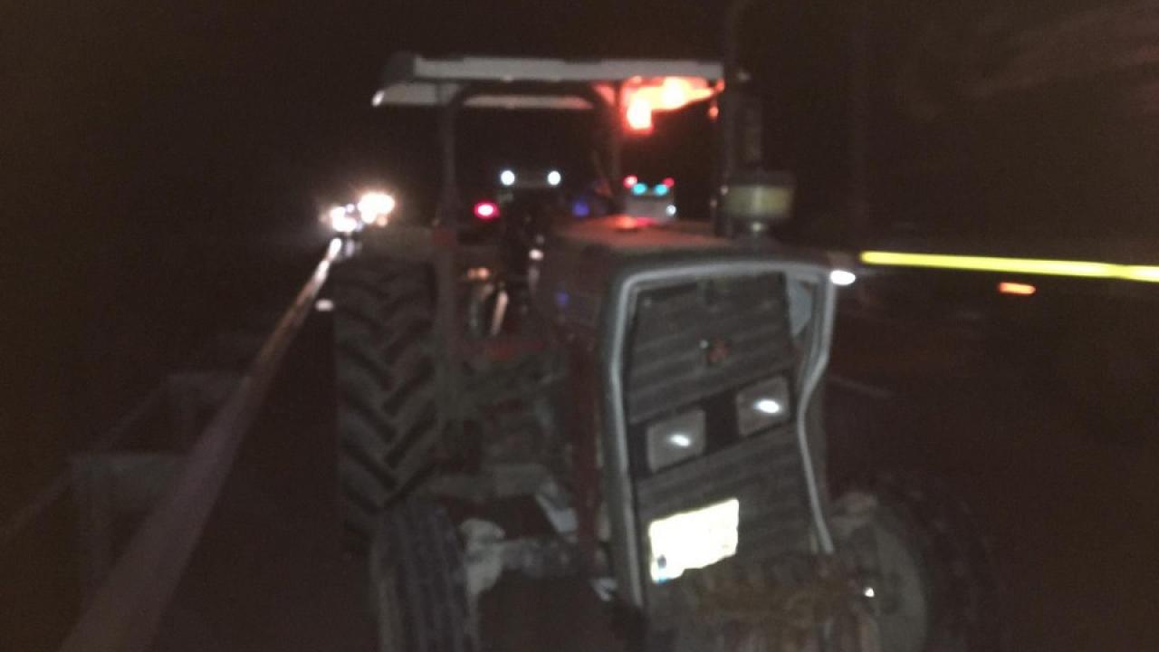 Otomobil, çeltik yüklü traktöre çarptı! 1 ölü, 5 yaralı