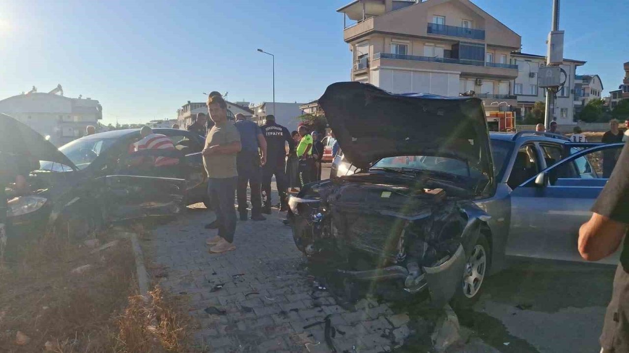 Aydın Didim’de trafik kazası: 1’i ağır 5 yaralı