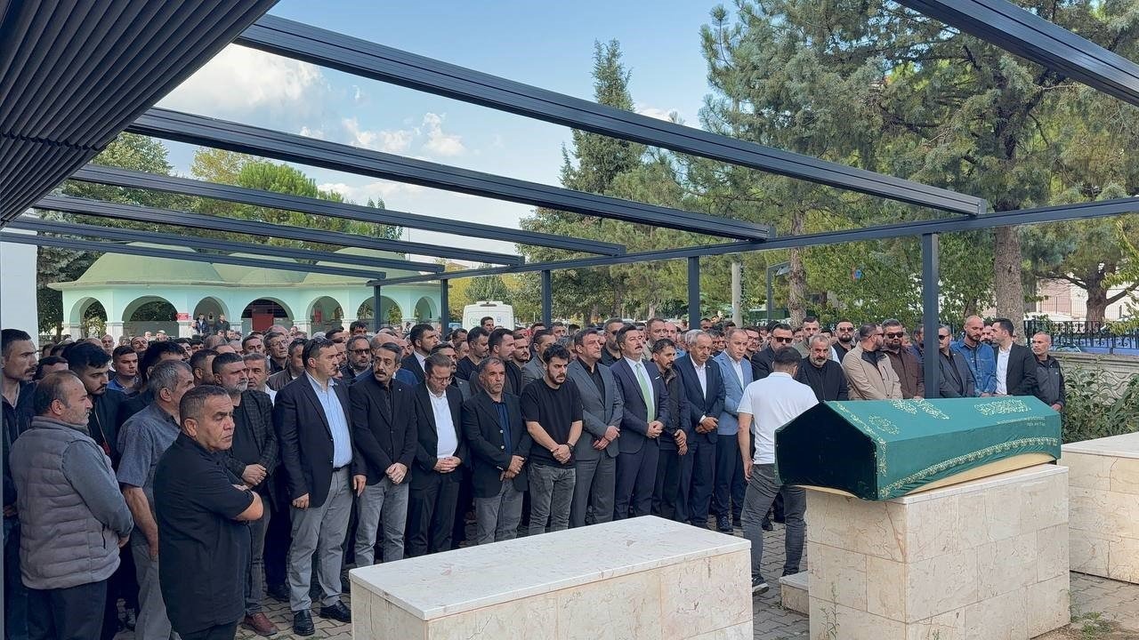 Başından vurulan genç, toprağa verildi