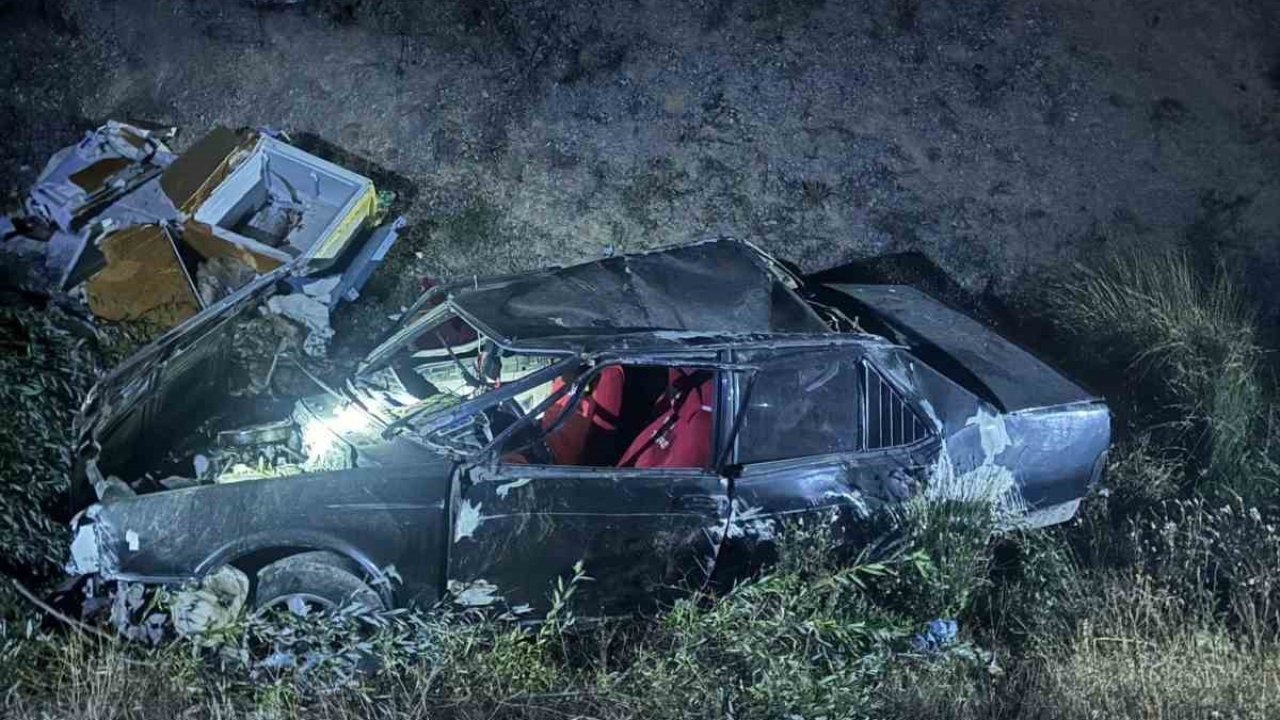 Kontrolden çıkan otomobil şarampole uçtu