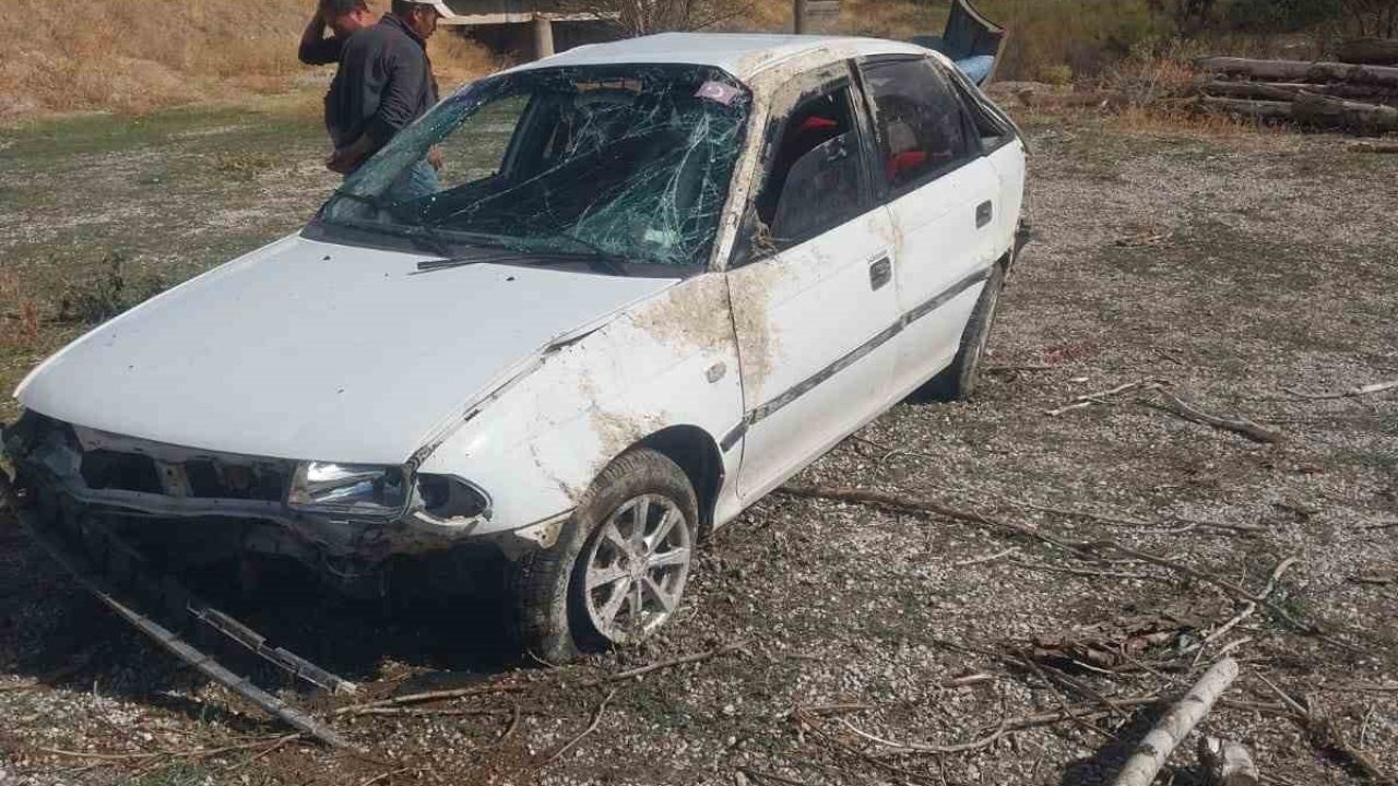 Otomobil köprüden tarlaya uçtu:1’i ağır 2 yaralı