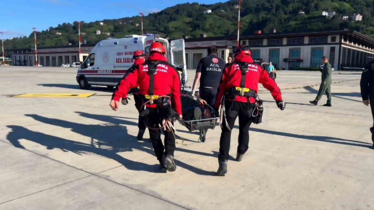 Rize’de askeri helikopterlerin mesaisi sürüyor