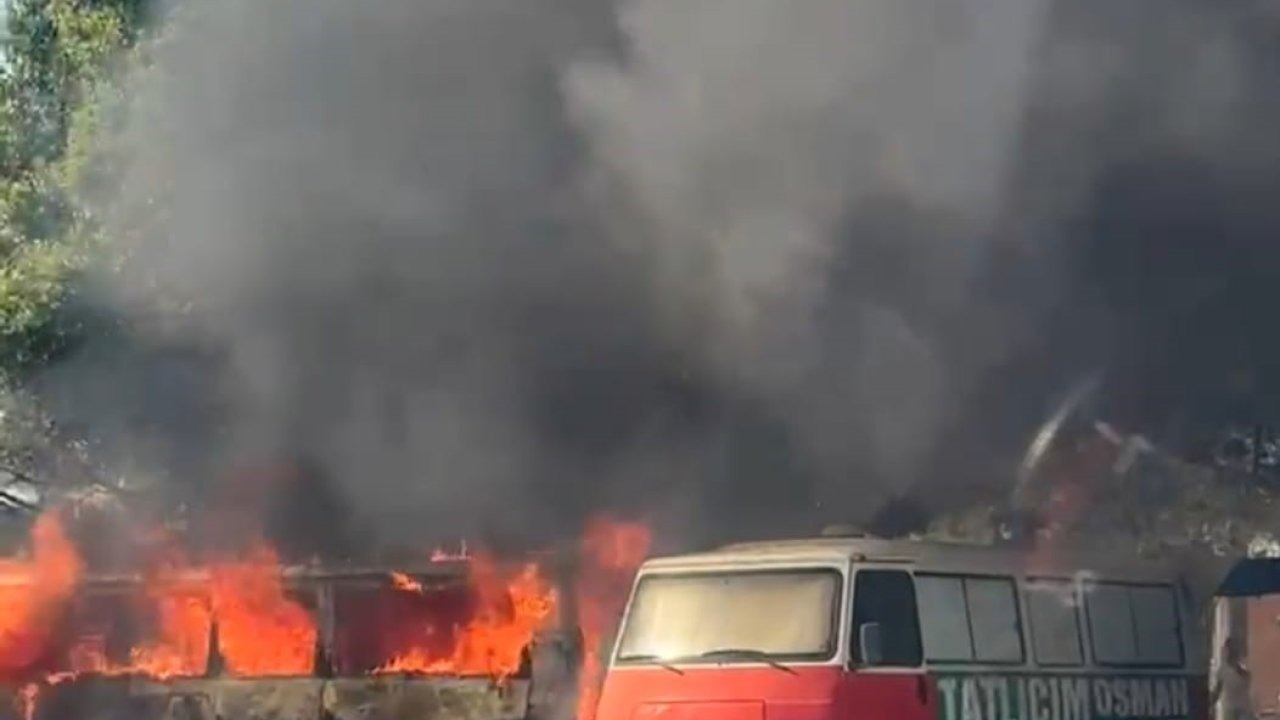 Tatlıcı aracı alevlere teslim oldu