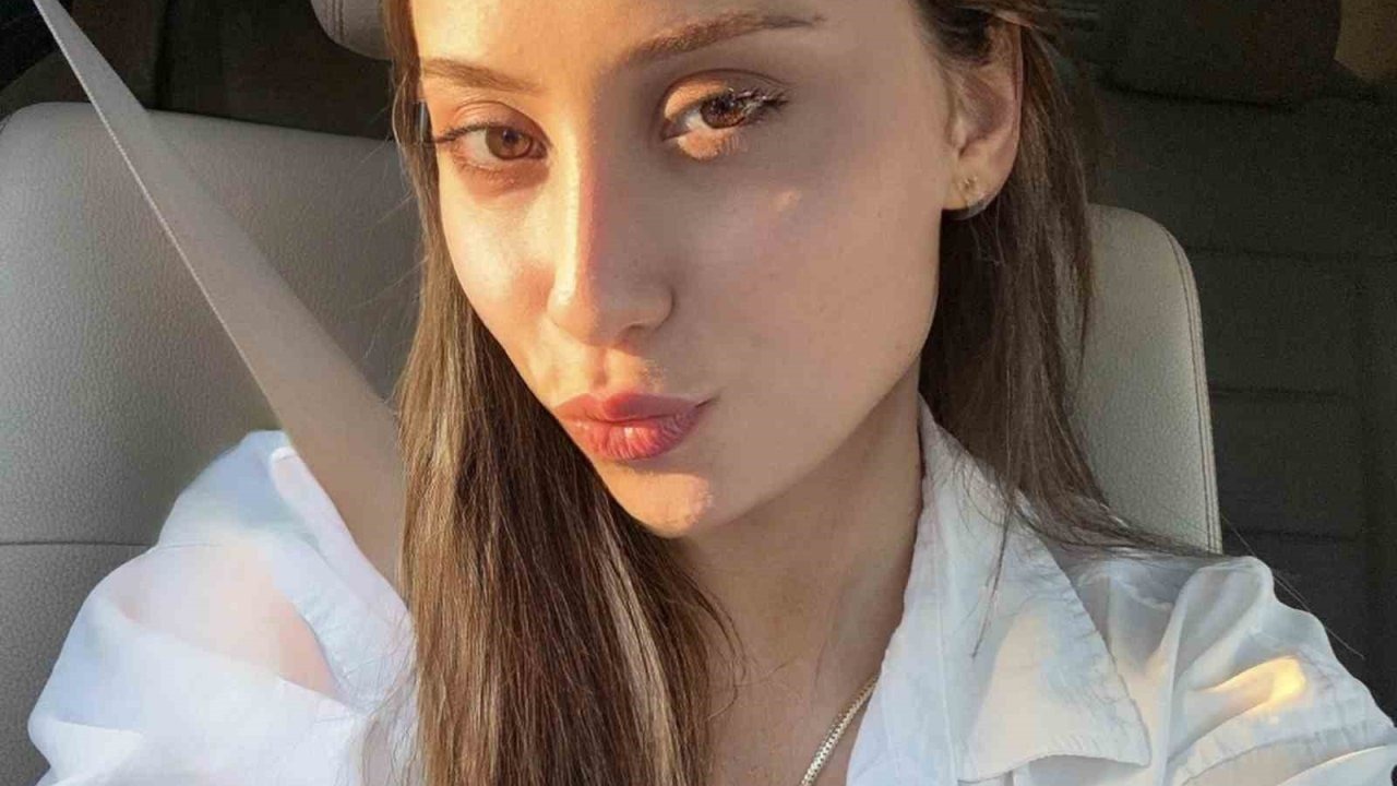 Yemek yerken bacağına yorgun mermi isabet etti