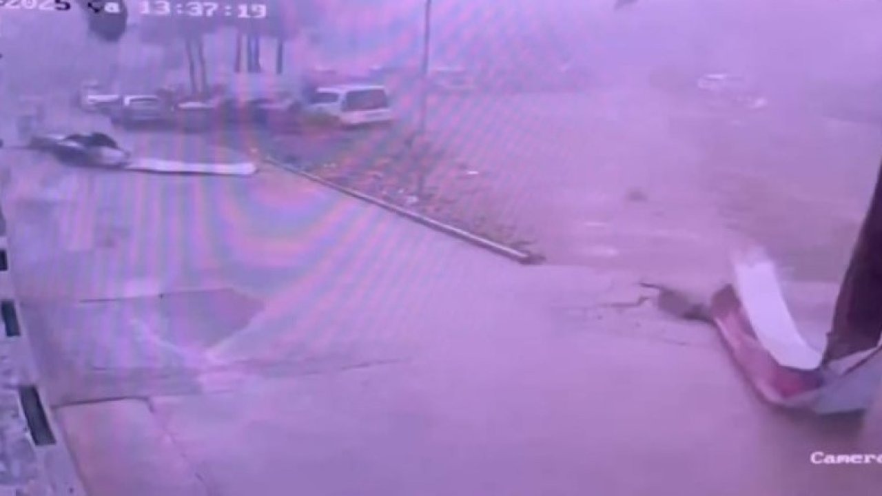 Adana’da hortum okulun çatısını uçurdu,