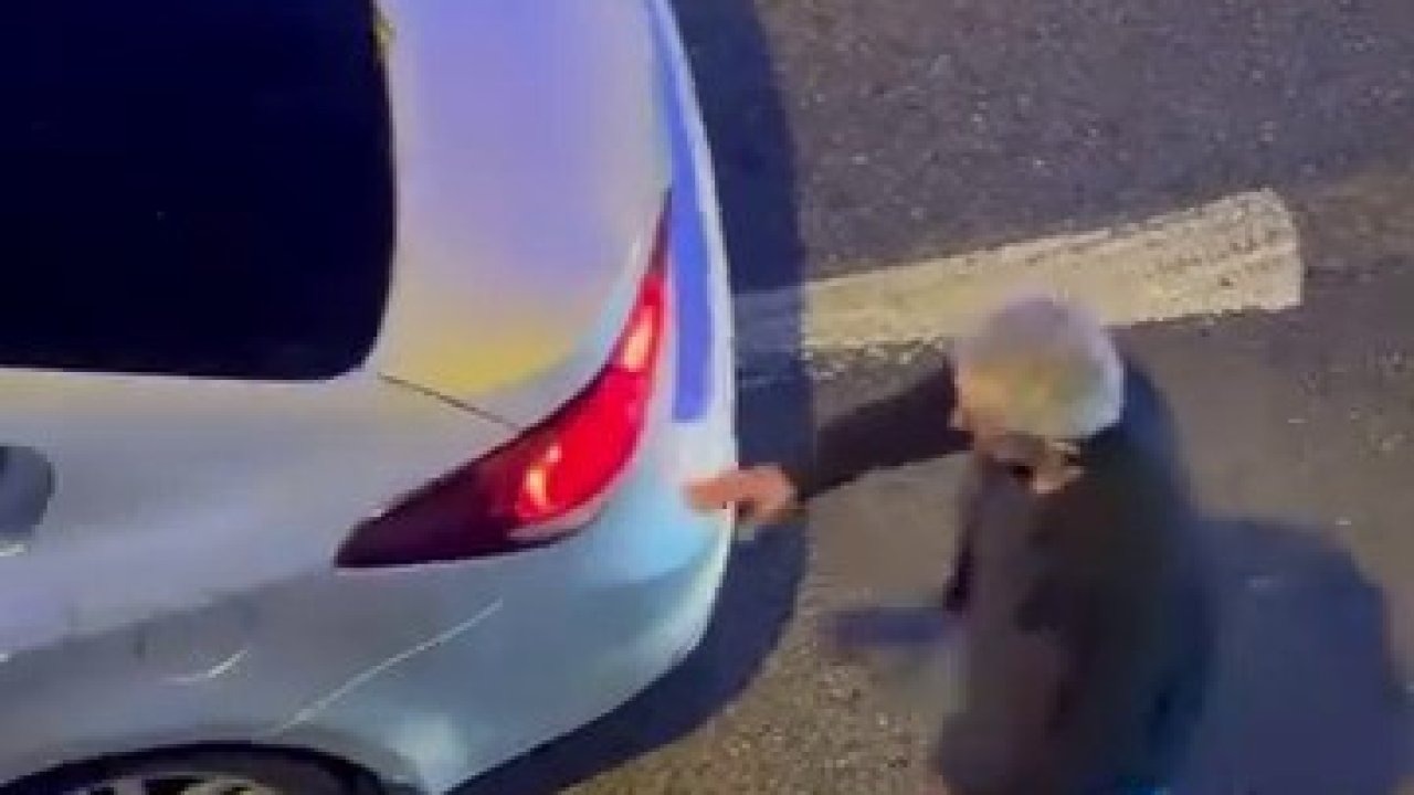 Alkollü sürücü tek şeritli yolda trafiği kesti, trafik polisi gibi davranıp devam etti