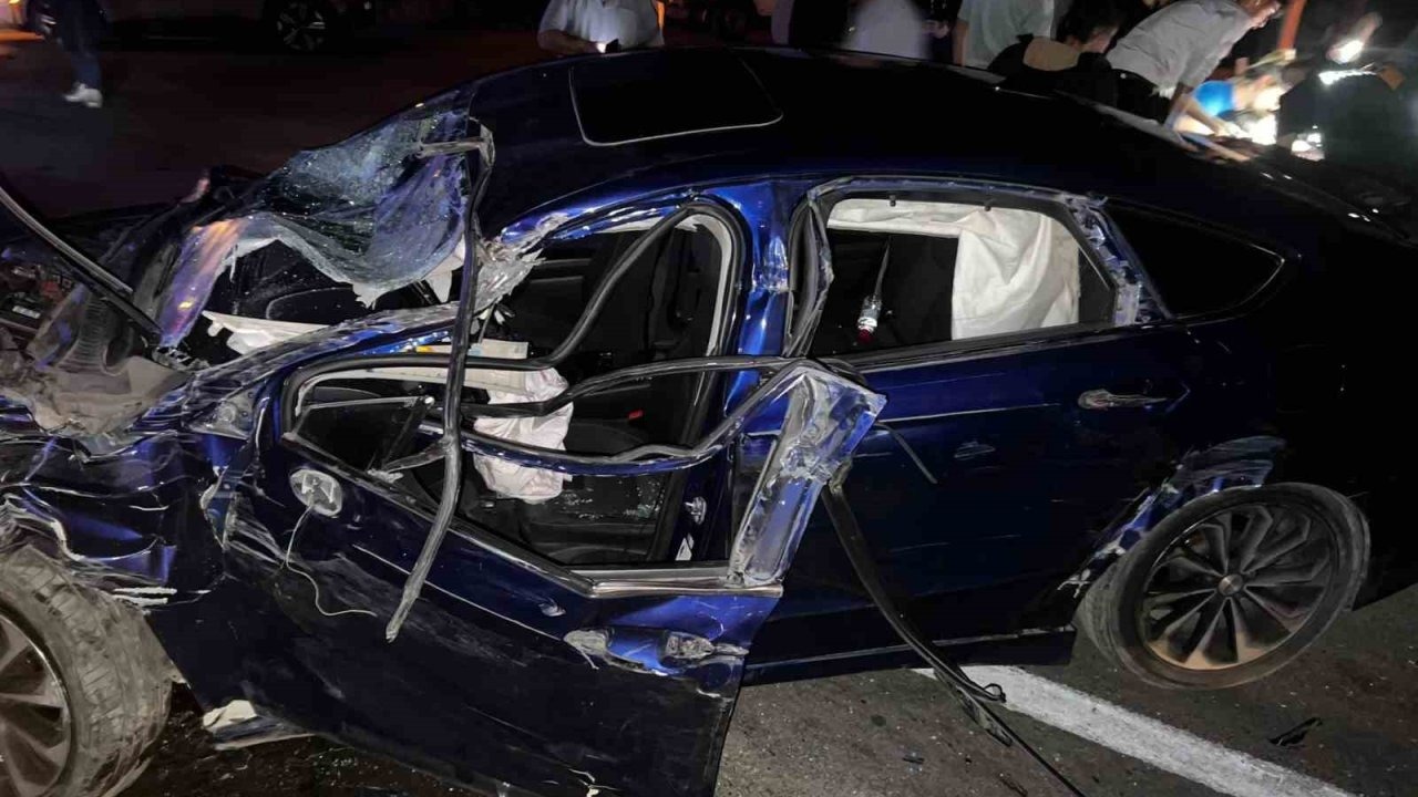 Amasya’da otomobil ile tır çarpıştı: 1’i ağır 5 yaralı