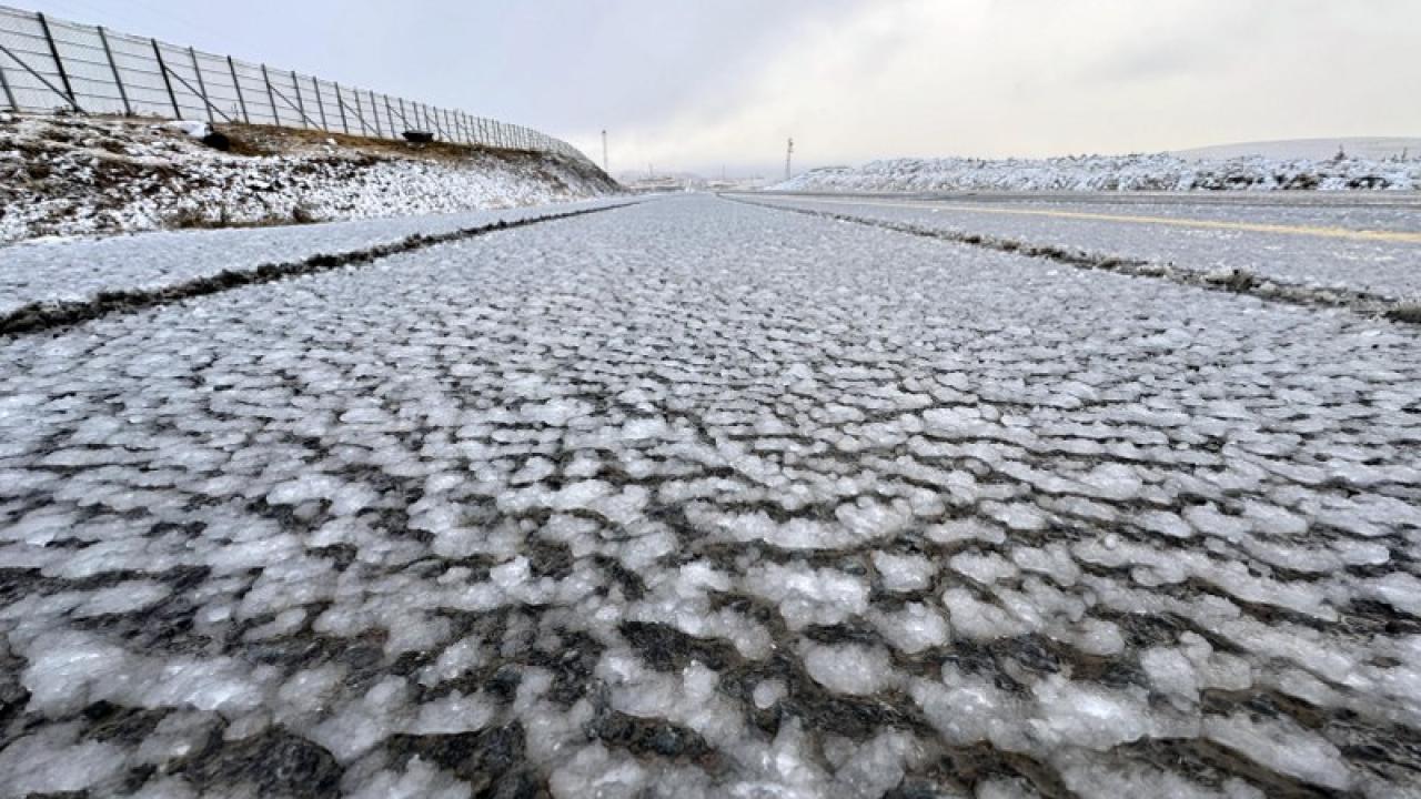 Ardahan'ın yüksek kesimlerine kar yağıyor
