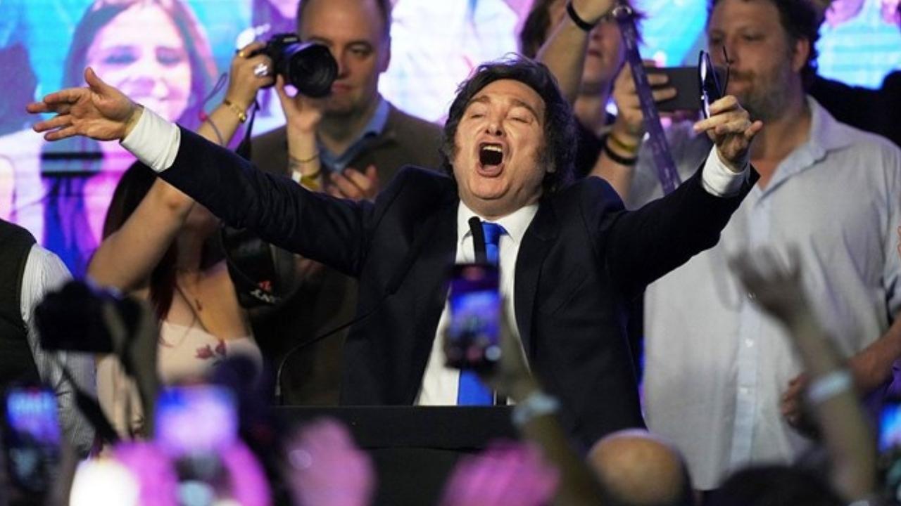 Arjantin'de Milei ara seçimde ezici zafer kazandı