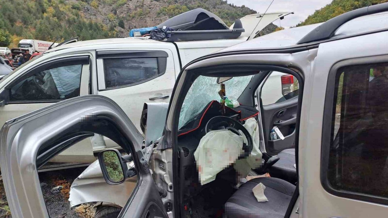 Artvin’de zincirleme trafik kazası: 4 yaralı
