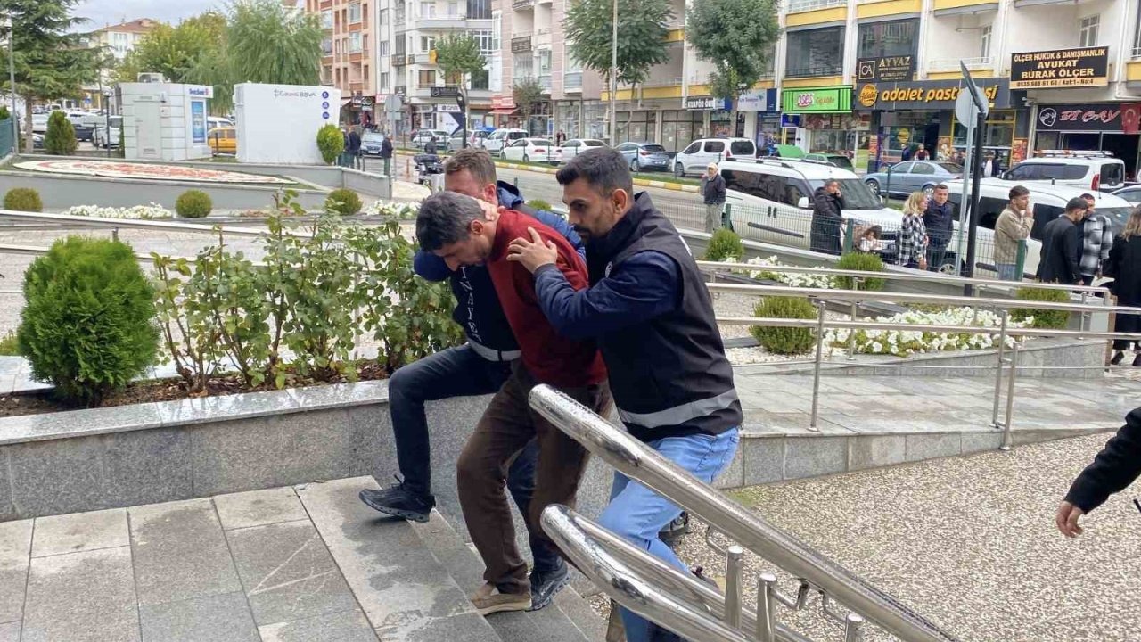 Babasını tüfekle öldüren zanlı adliyeye sevk edildi