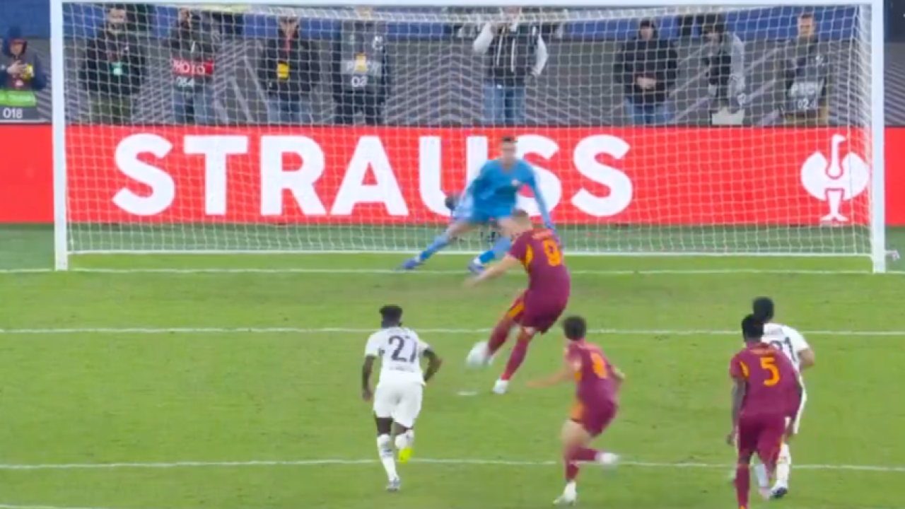 Berke Özer 3 penaltı birden kurtardı