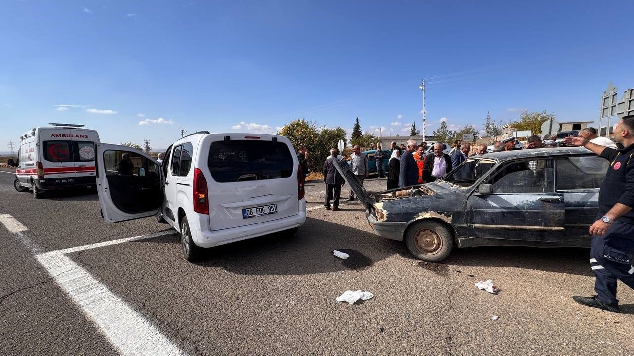 Cenaze yolunda kaza: 3 yaralı